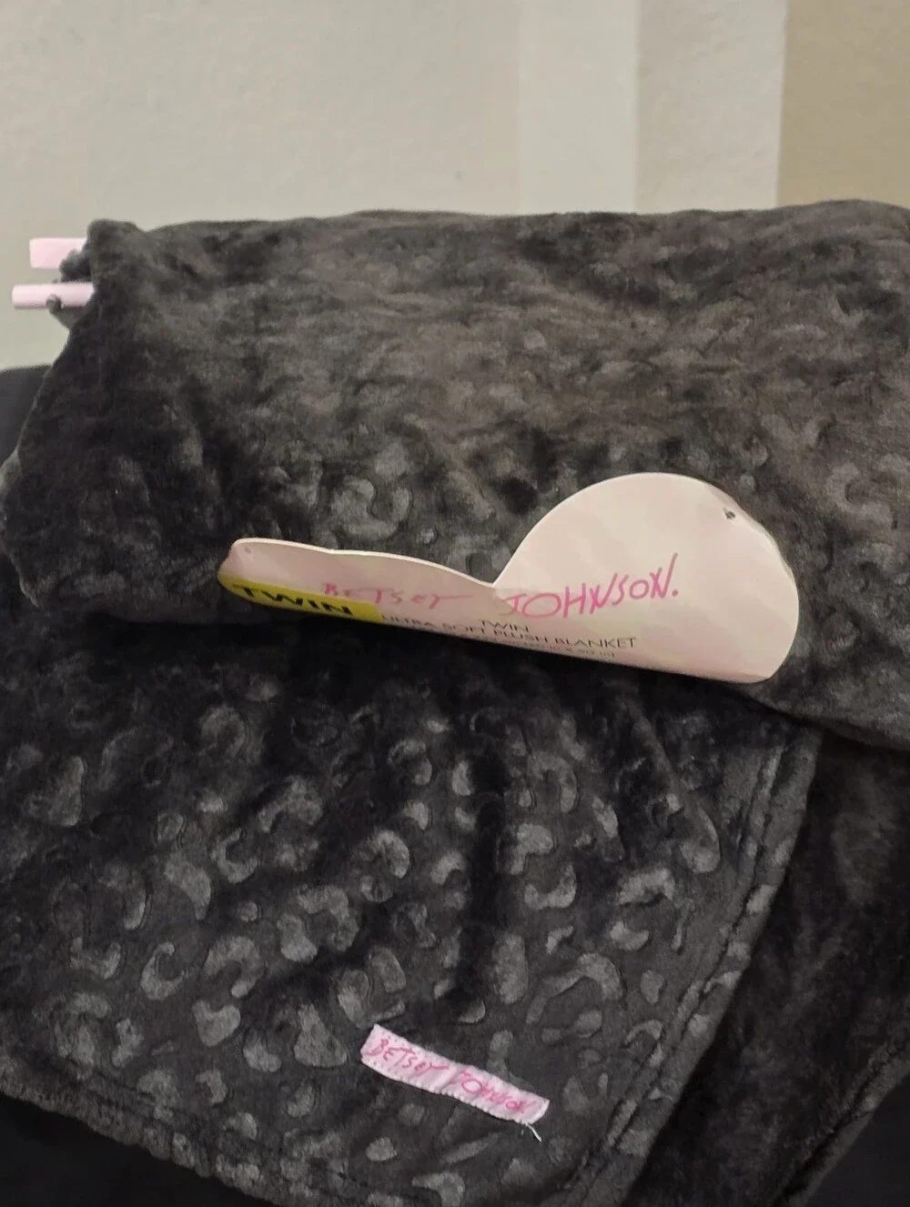 Betsey Johnson Leopord Print Plush Twin Throw Blanket- Black